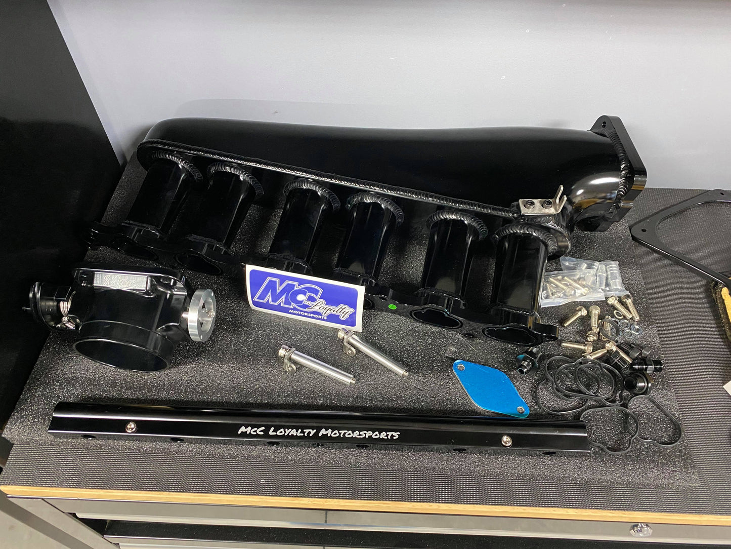 Intake Manifold, Fuel Rail, & Accessories (Throttle Body Added Separately)